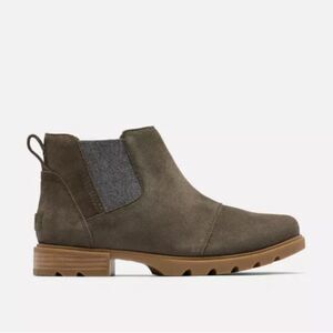 - Sorel Women’s Emelie™ III Chelsea Waterproof taupe worn once